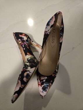 GUESS Women's Floral Pointed-Toe Stiletto Pumps - Black Floral